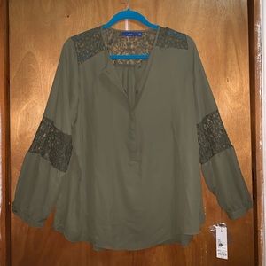 Women’s APT. 9 green long sleeve blouse